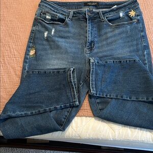 Judy Blue Dark Blue Straight Leg Jeans with Embroidery